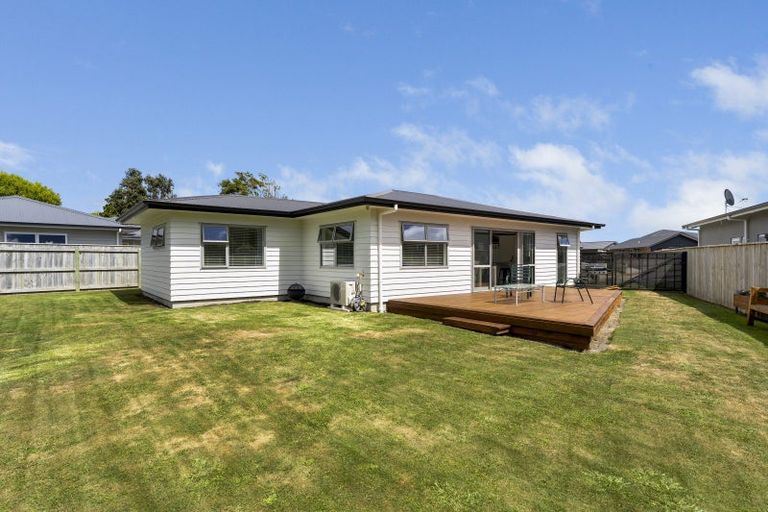 Photo of property in 15 Kingi Te Ahoaho Place, Otaki, 5512