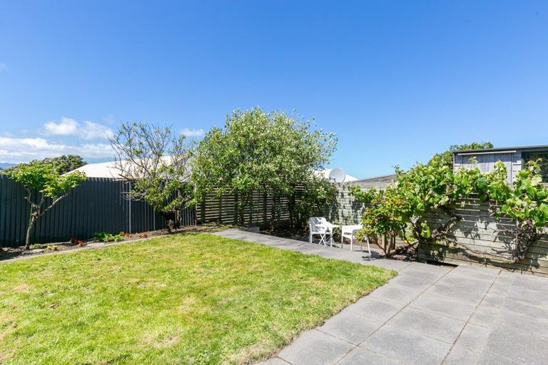 Photo of property in 59 Queens Drive, Lyall Bay, Wellington, 6022