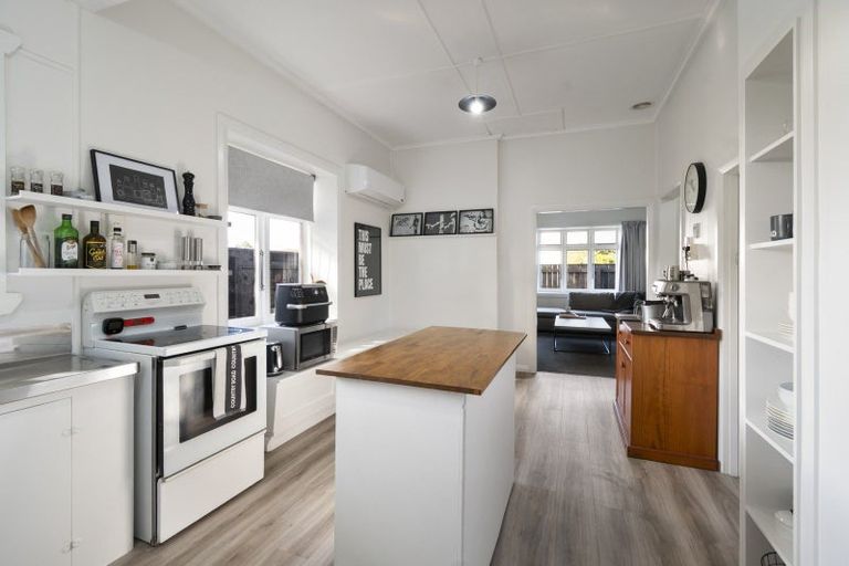 Photo of property in 33 Featherston Street, Takaro, Palmerston North, 4412