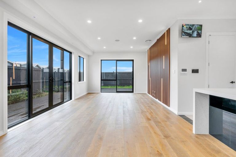 Photo of property in 76 Symes Drive, Red Beach, 0932