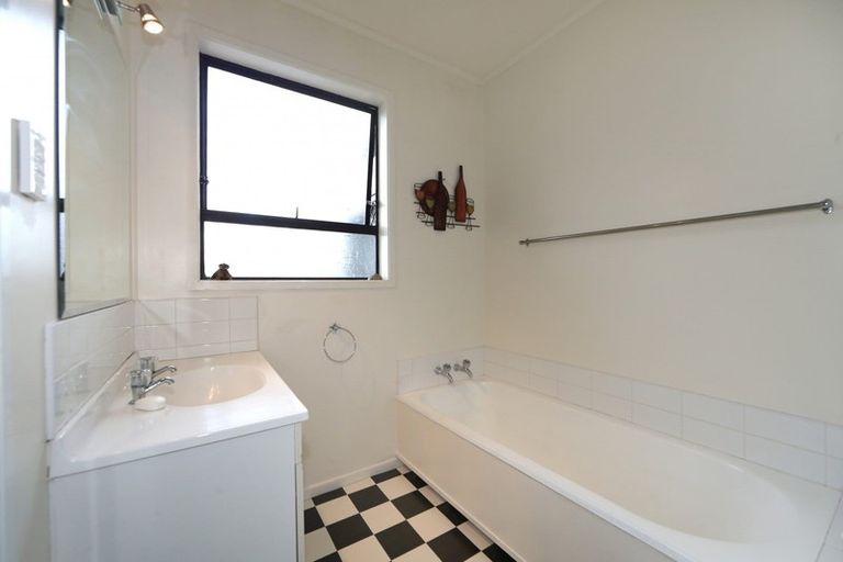 Photo of property in 807 Oxford Street, Saint Leonards, Hastings, 4120