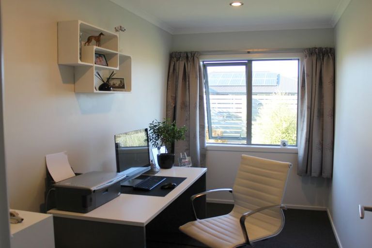 Photo of property in 6 Valkyrie Close, Carterton, 5713