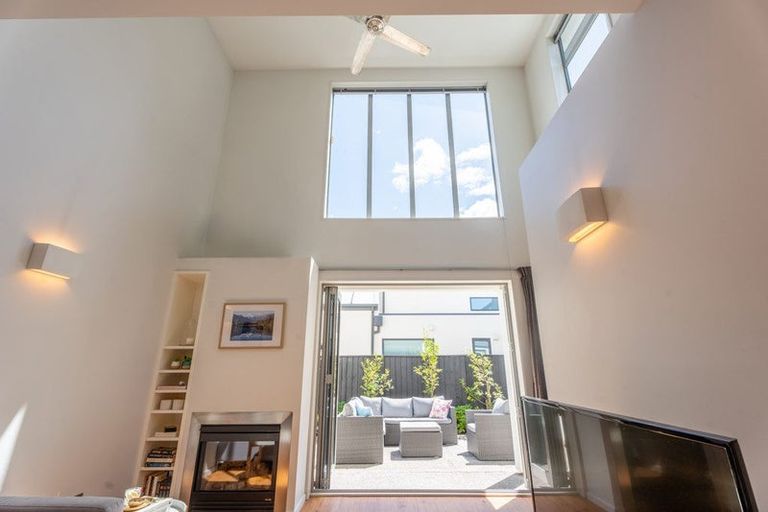 Photo of property in 2/64 Holly Road, St Albans, Christchurch, 8014