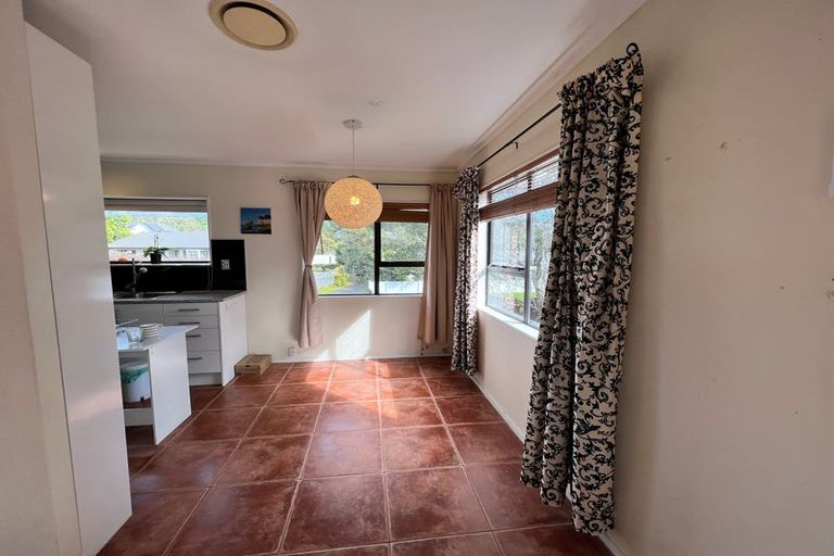 Photo of property in 1/42 Gatman Street, Birkdale, Auckland, 0626