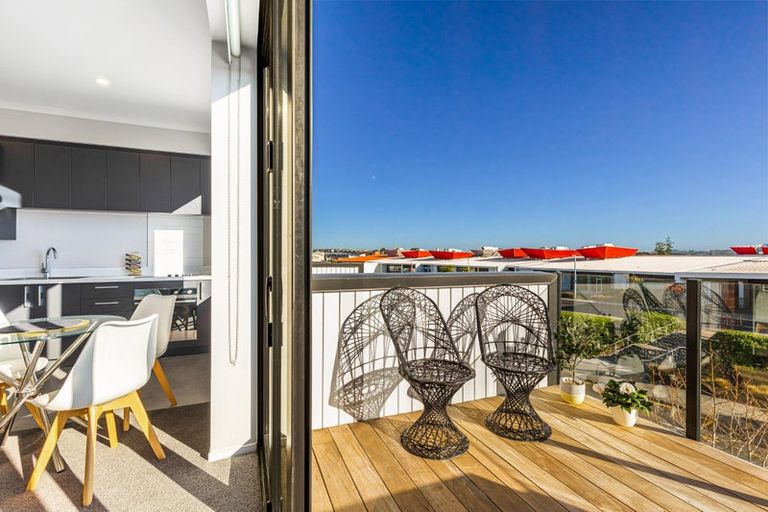 Photo of property in 5/17 Uku Lane, Hobsonville, Auckland, 0616