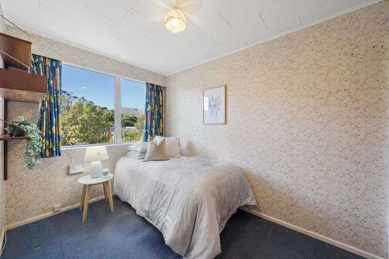 Photo of property in 2/210 Newlands Road, Newlands, Wellington, 6037