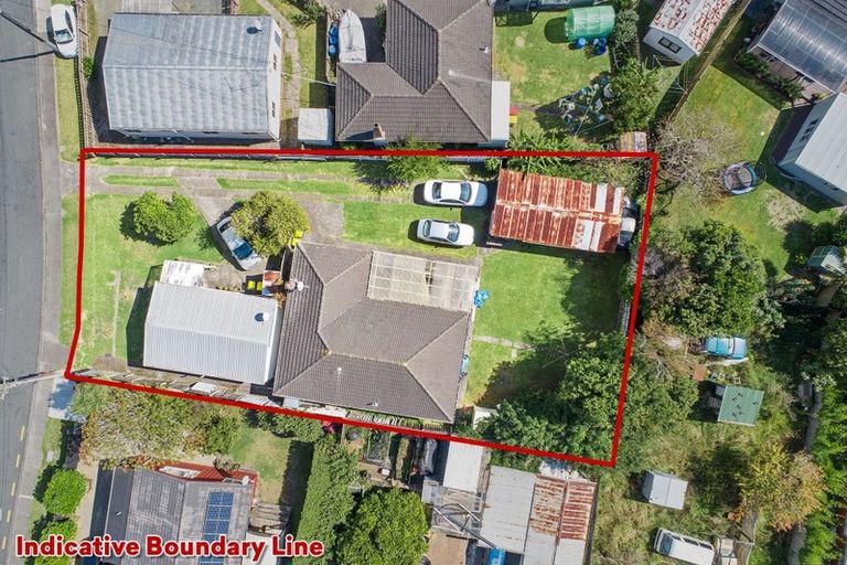 Photo of property in 1 Titoki Street, Te Atatu Peninsula, Auckland, 0610