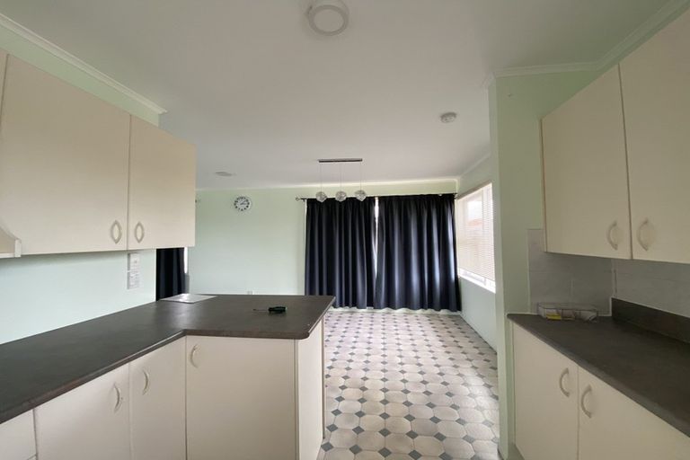 Photo of property in 14 Strid Road, Te Atatu South, Auckland, 0610