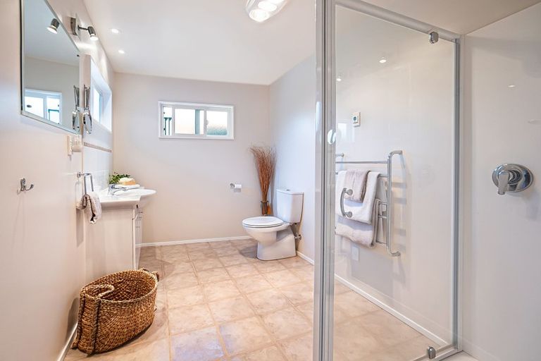 Photo of property in 42 Marellen Drive, Red Beach, 0932