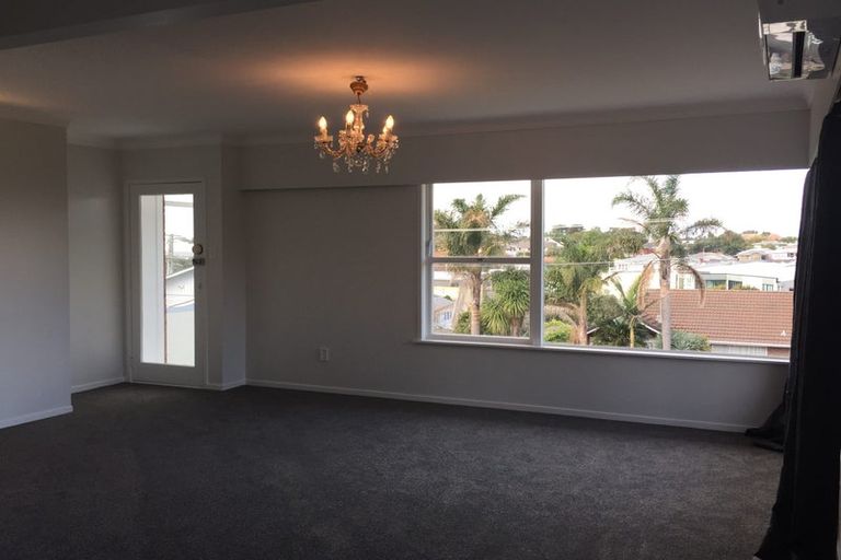 Photo of property in 3/6 East Coast Road, Milford, Auckland, 0620