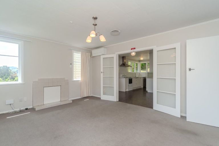 Photo of property in 6 Curtis Street, Northland, Wellington, 6012