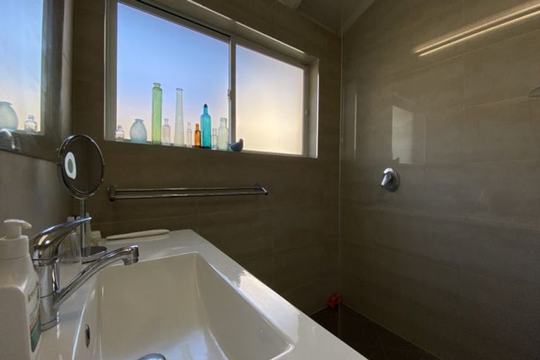 Photo of property in 2/39 Shanaway Rise, Hillcrest, Auckland, 0627