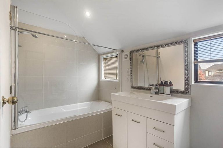 Photo of property in 2/30 Uppingham Crescent, Hillcrest, Auckland, 0627