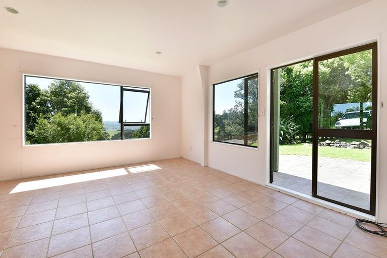 Photo of property in 379 Kiwitahi Road, Helensville, 0875