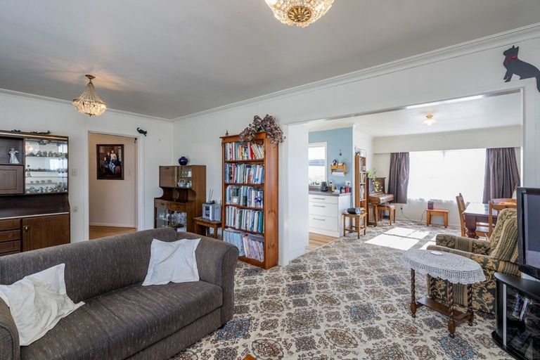 Photo of property in 12 Duke Street, Levin, 5510