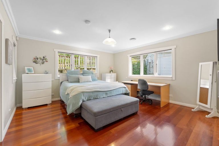 Photo of property in 42 Mountain Road, Henderson Valley, Auckland, 0612