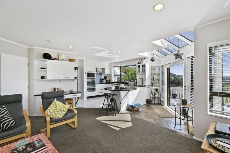 Photo of property in 5 The Crowsnest, Whitby, Porirua, 5024