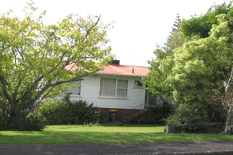 Photo of property in 9 Murray Road, Te Atatu Peninsula, Auckland, 0610