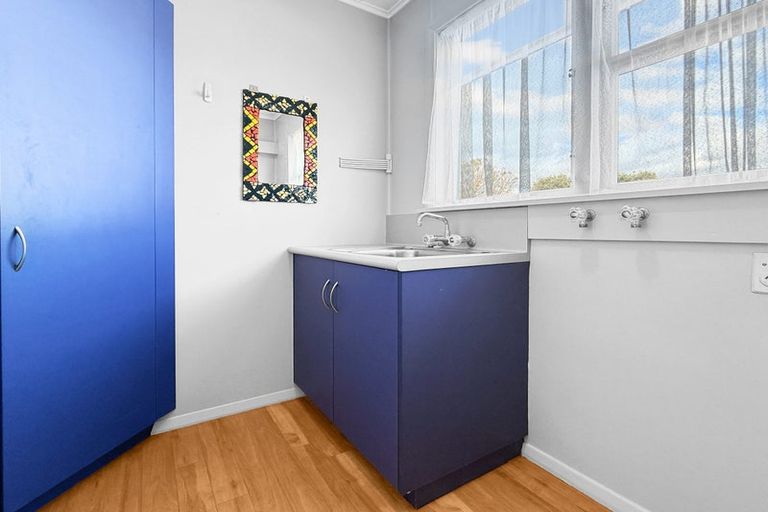 Photo of property in 44 Queenwood Road, Levin, 5510