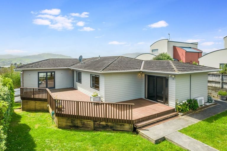 Photo of property in 5 The Top Gallant, Whitby, Porirua, 5024