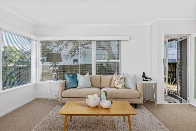Photo of property in 4/760 Beach Road, Browns Bay, Auckland, 0630