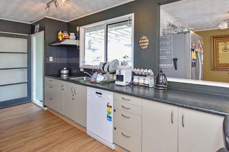 Photo of property in 6b Kereru Place, Half Moon Bay, Auckland, 2012