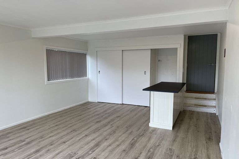 Photo of property in 42 Cyclarama Crescent, Massey, Auckland, 0614