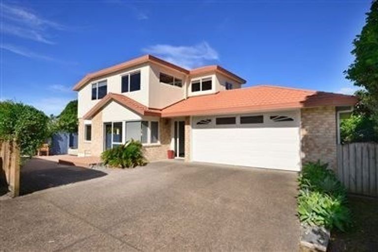 Photo of property in 2/58 Walton Street, Red Beach, 0932