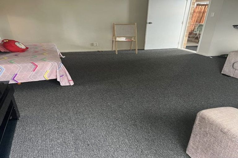 Photo of property in 1/115 Mcleod Road, Te Atatu South, Auckland, 0610