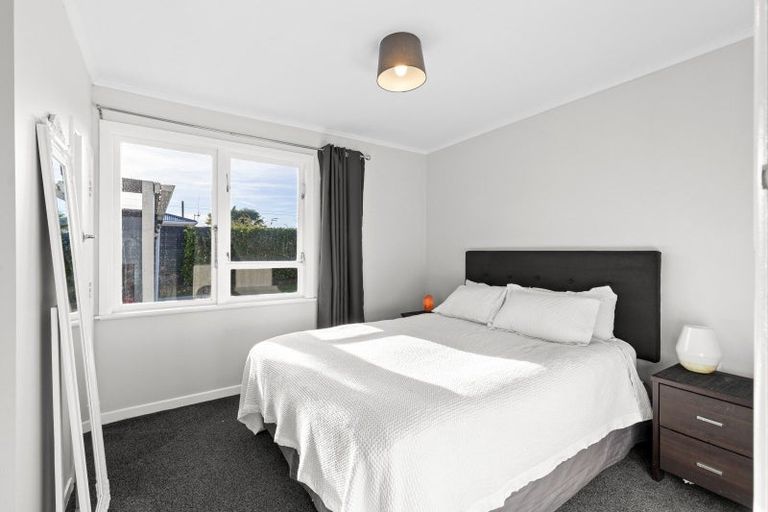 Photo of property in 1 Battersea Place, Roslyn, Palmerston North, 4414