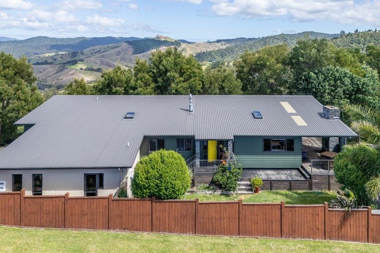 Photo of property in 4 Tarapatiki Drive, Whitianga, 3510