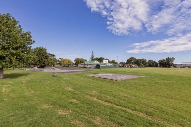 Photo of property in 3/17 Harbour View Road, Te Atatu Peninsula, Auckland, 0610
