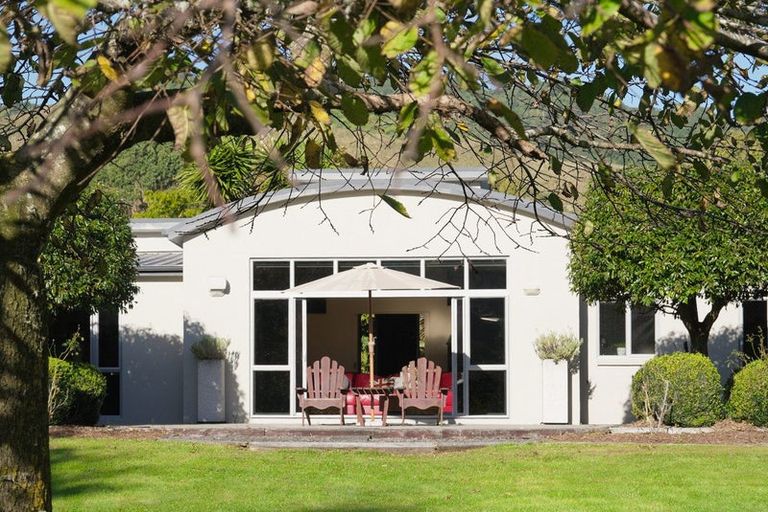 Photo of property in 51 Mahaki Road, Nikau Valley, Paraparaumu, 5032