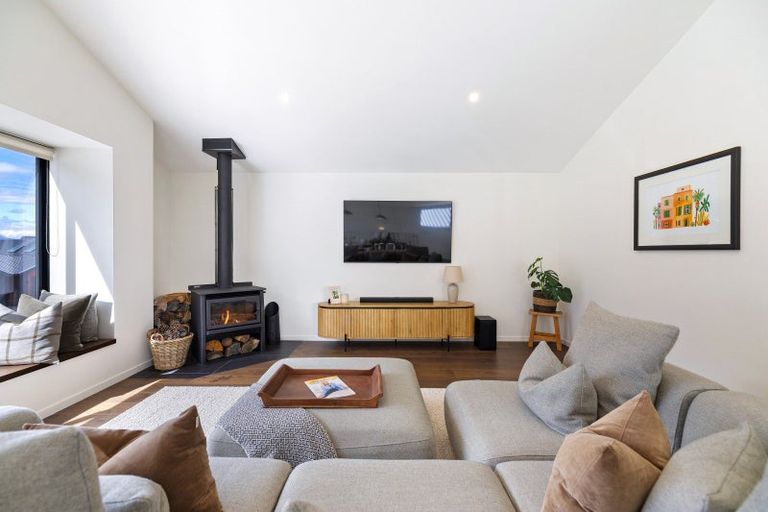 Photo of property in 18 Grain Close, Jacks Point, 9371