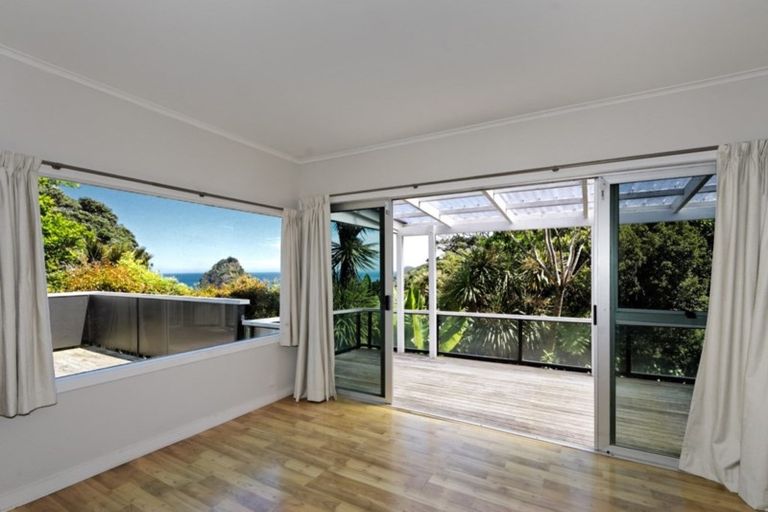 Photo of property in 98 Seaview Road, Piha, New Lynn, 0772