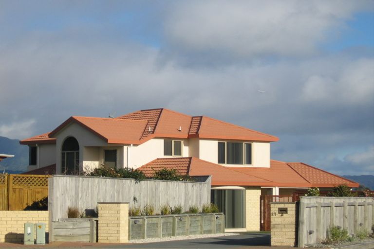 Photo of property in 27 Millennium Hill, Paraparaumu, 5032