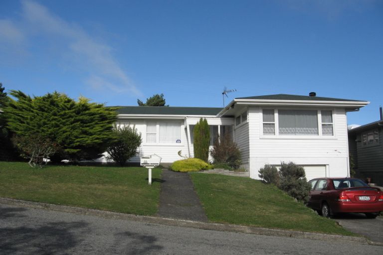 Photo of property in 33 Link Road, Newlands, Wellington, 6037