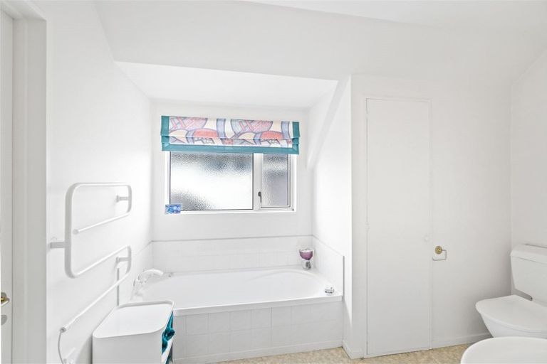 Photo of property in 15 Wai-iti Terrace, Burnside, Christchurch, 8053