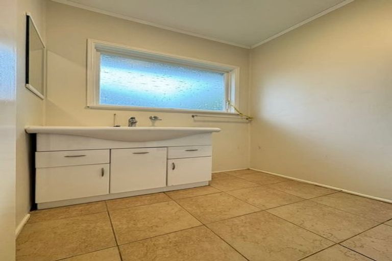 Photo of property in 2/12 Booker Place, Weymouth, Auckland, 2103