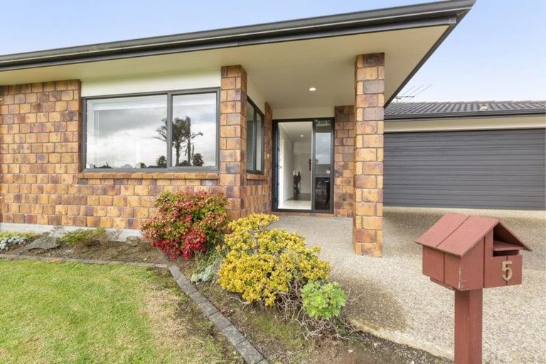 Photo of property in 5 Puketi Lane, Waiuku, 2123