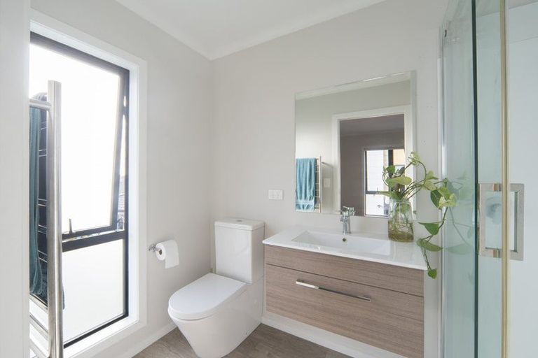 Photo of property in 12 Emmadale Lane, Hamilton East, Hamilton, 3216