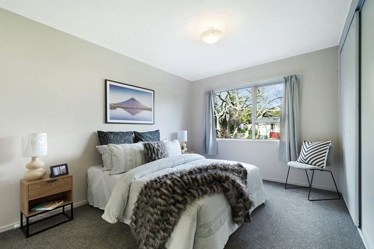 Photo of property in 2/26 Kohekohe Street, New Lynn, Auckland, 0600