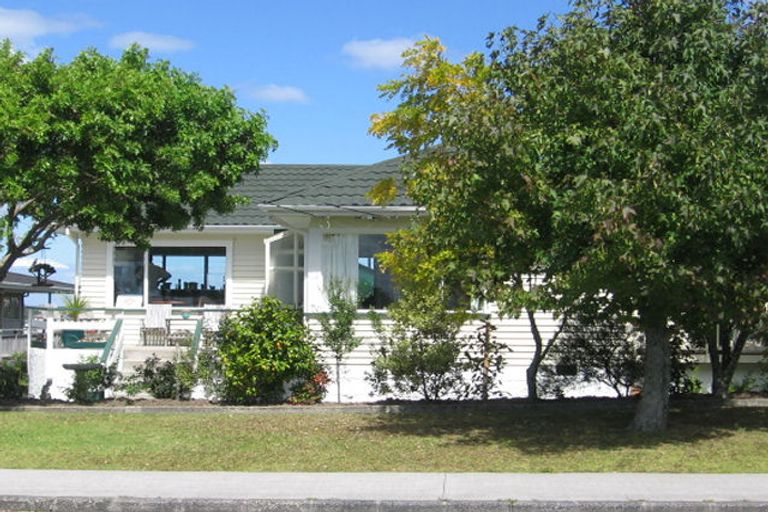 Photo of property in 1/22 Knights Road, Rothesay Bay, Auckland, 0630