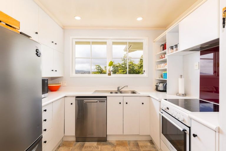 Photo of property in 18 Chisbury Lane, Churton Park, Wellington, 6037