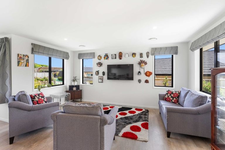 Photo of property in 12 Morepork Drive, Waikanae, 5036
