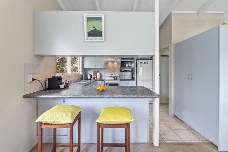 Photo of property in 35 Lyndhurst Road, Te Atatu South, Auckland, 0610