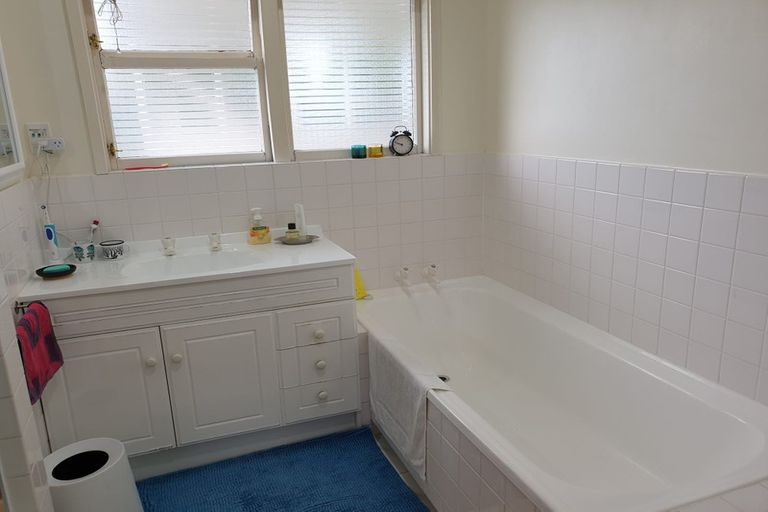 Photo of property in 73 Greendale Avenue, Avonhead, Christchurch, 8042