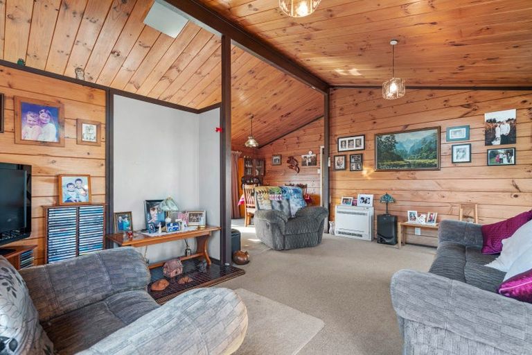 Photo of property in 13 Humphries Street, Greytown, 5712