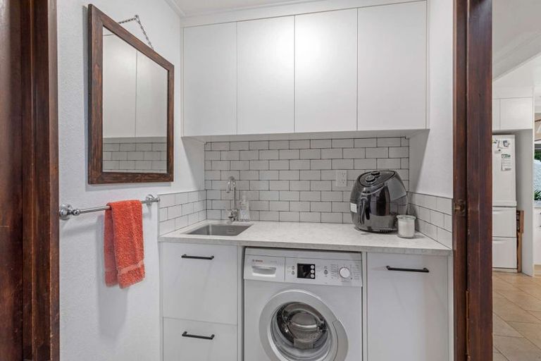 Photo of property in 19 Ashburn Lane, Awapuni, Palmerston North, 4412