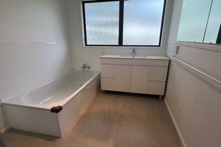 Photo of property in 45 Murvale Drive, Bucklands Beach, Auckland, 2014